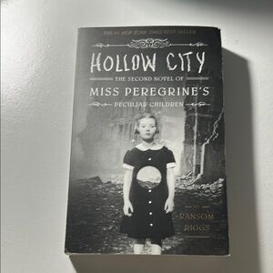 Hollow City by Ransom Riggs Book